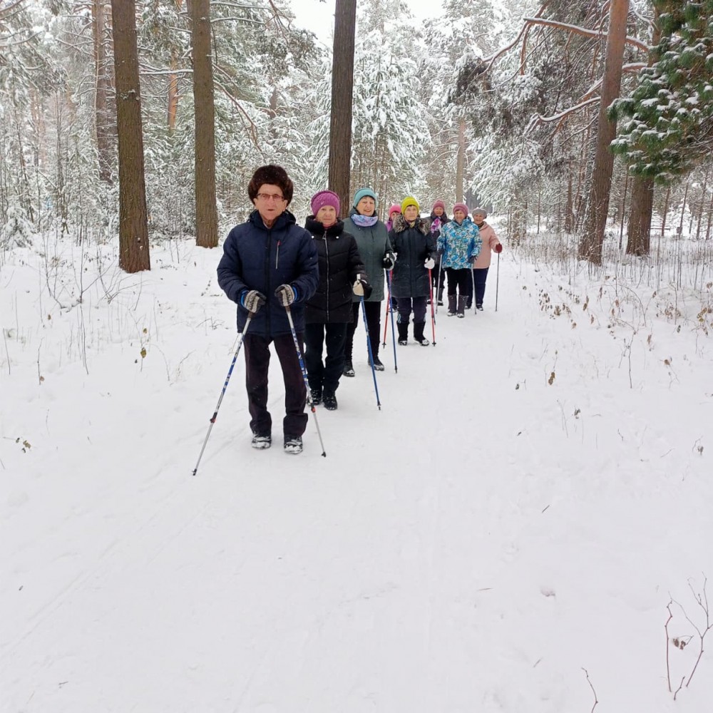 Тропы здоровья: ветераны Колпашевского Дома шагают к долголетию